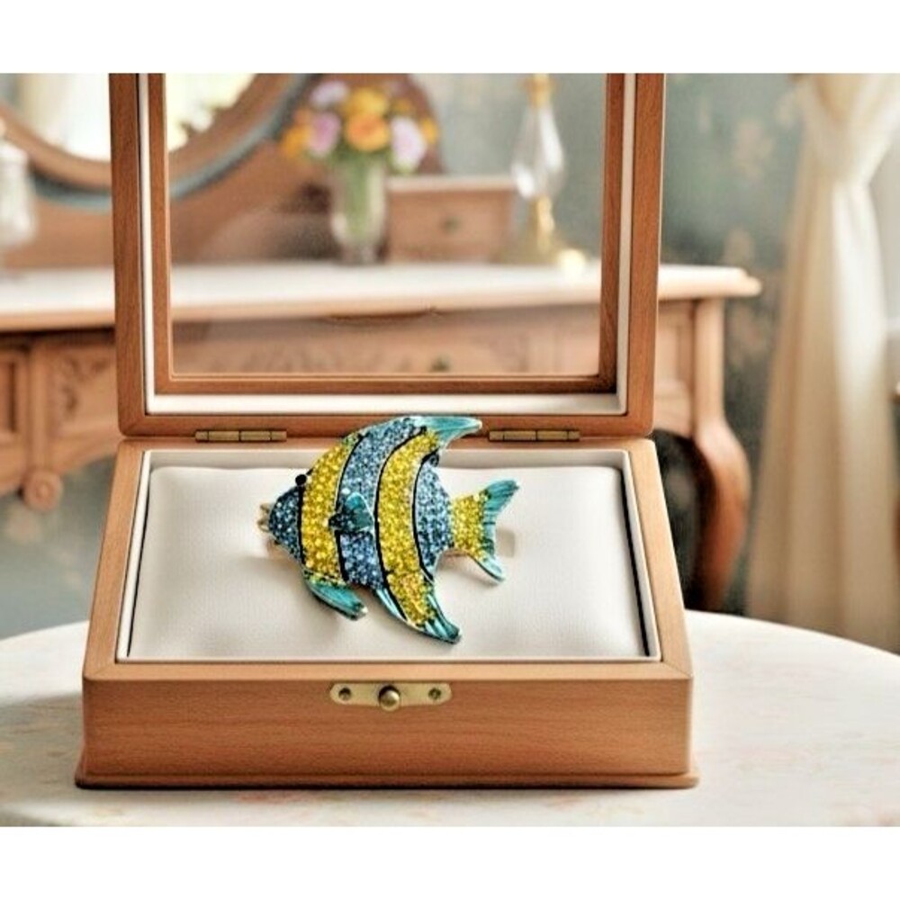 Vintage Rhinestone Fish Brooch Multicolor Gold Tone 1.5 Inch